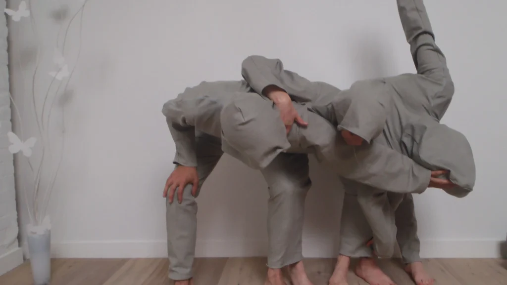 Corps-Associes-costumes-02-Caroline-Fainke