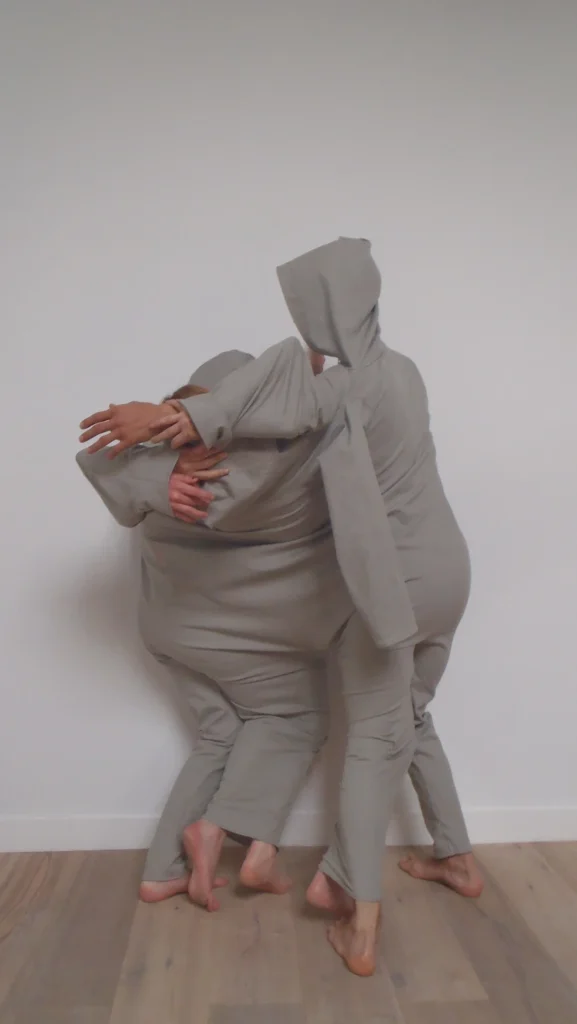 Corps-Associes-costumes-03-Caroline-Fainke